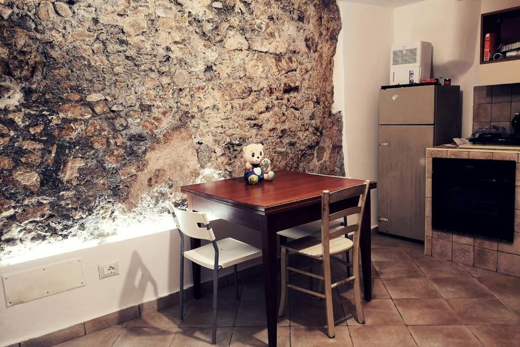 Casetta Nel Centro Storico Apartment Norma Luaran gambar
