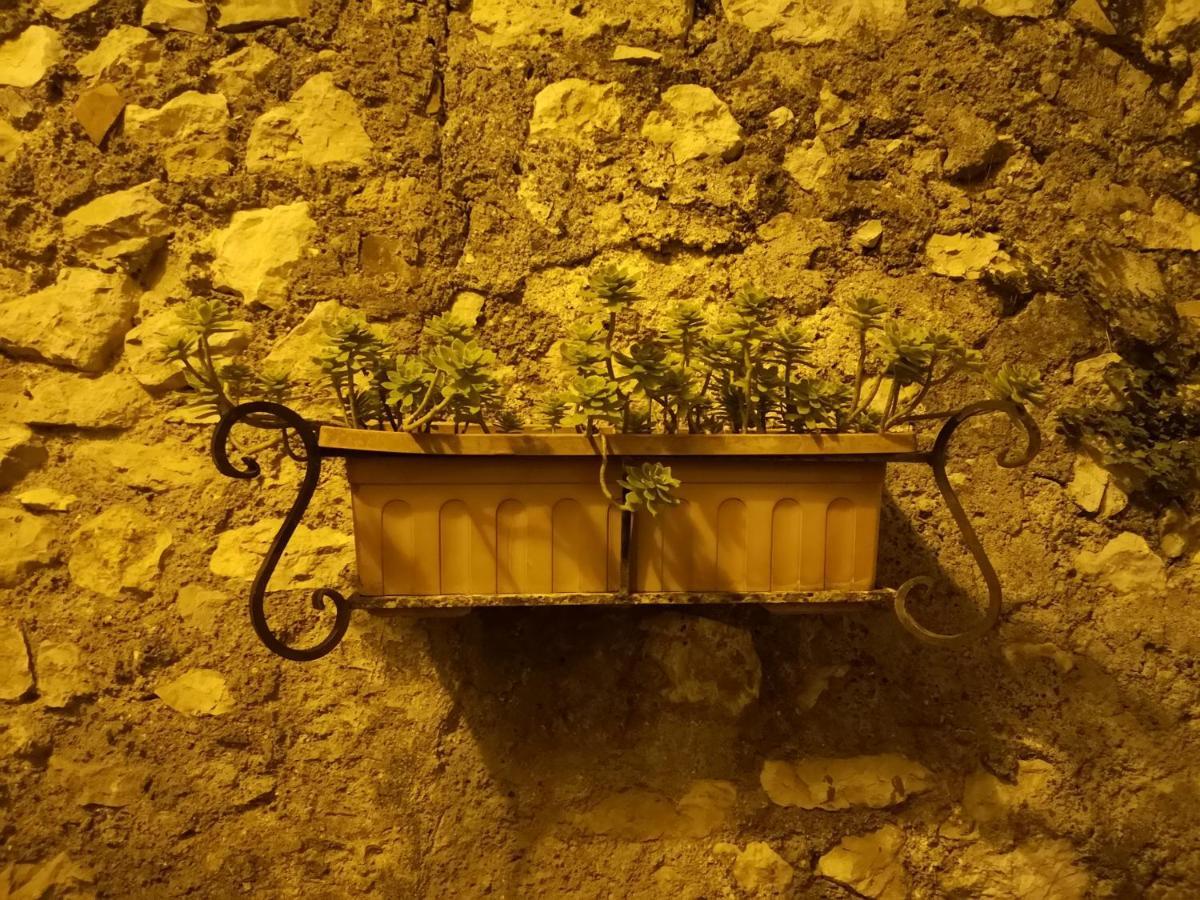 Casetta Nel Centro Storico Apartment Norma Luaran gambar